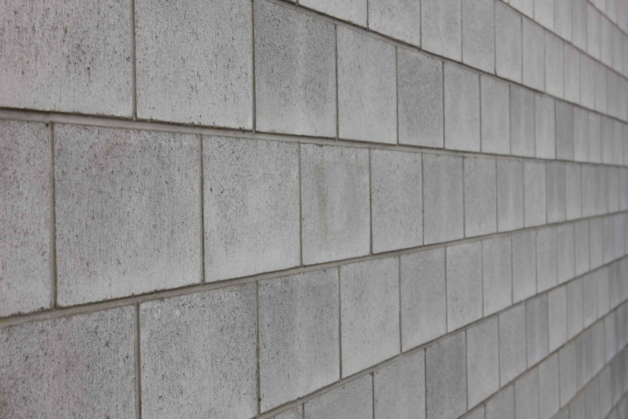 Grey_besser_blocks_laid_in_a_wall