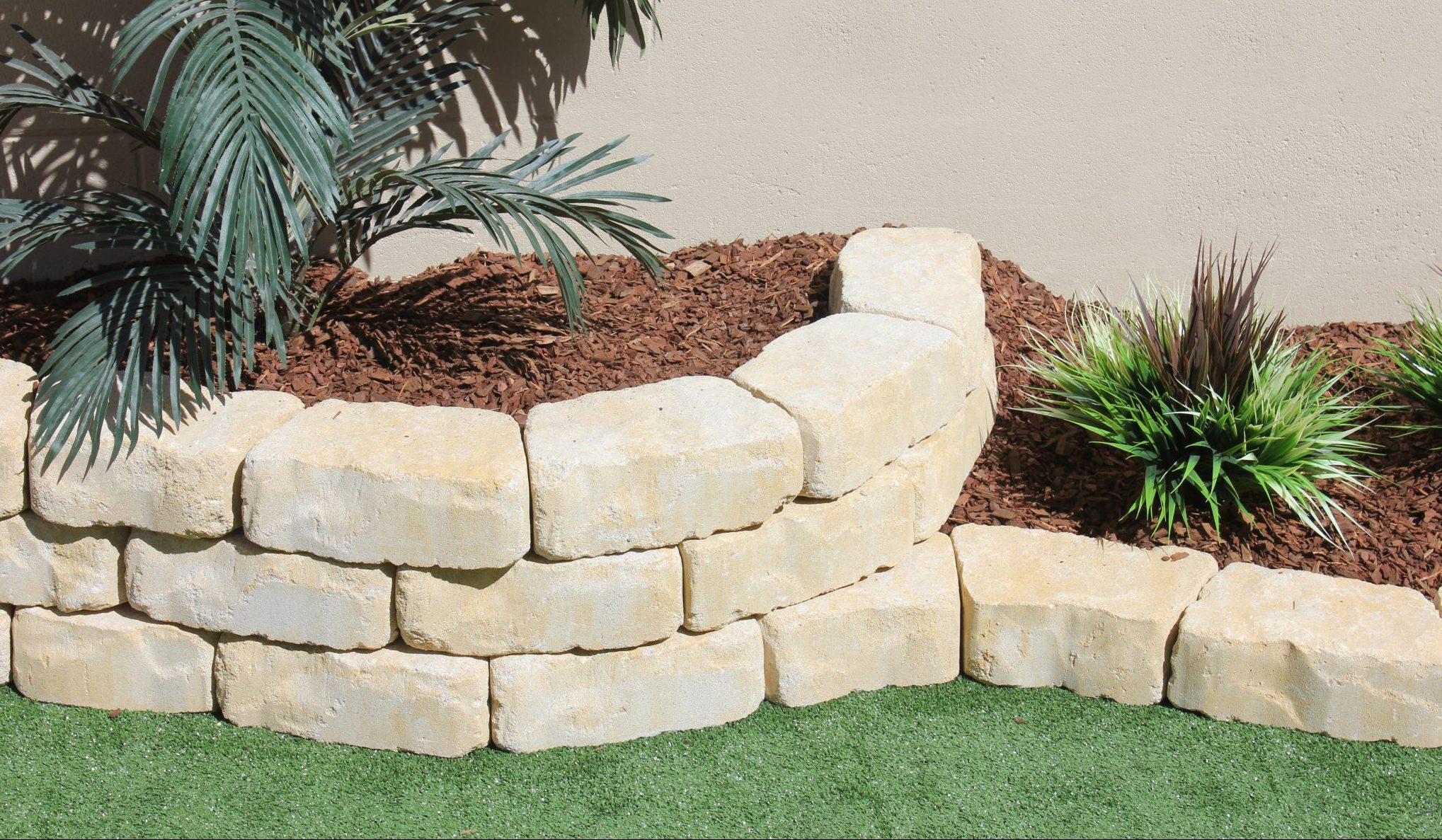 BoldStone_Garden_Wall_a_great_curved_or_straight_wall_solution